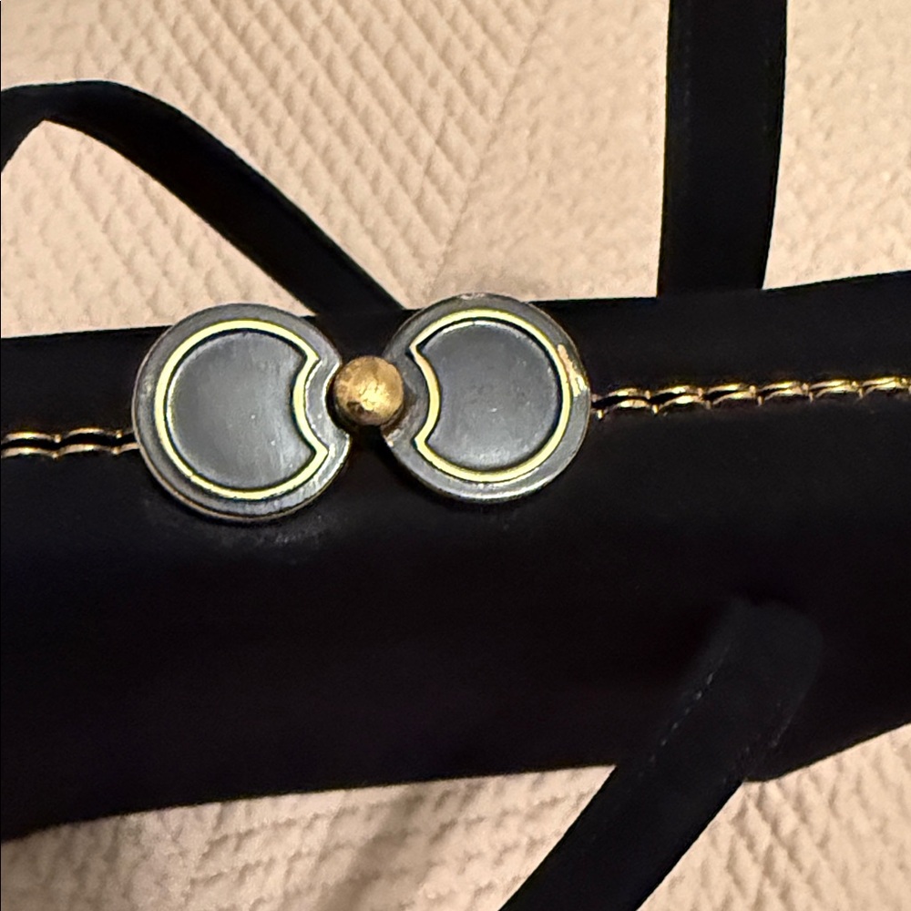 Koret Elegant Black Handbag - Picture 3 of 16